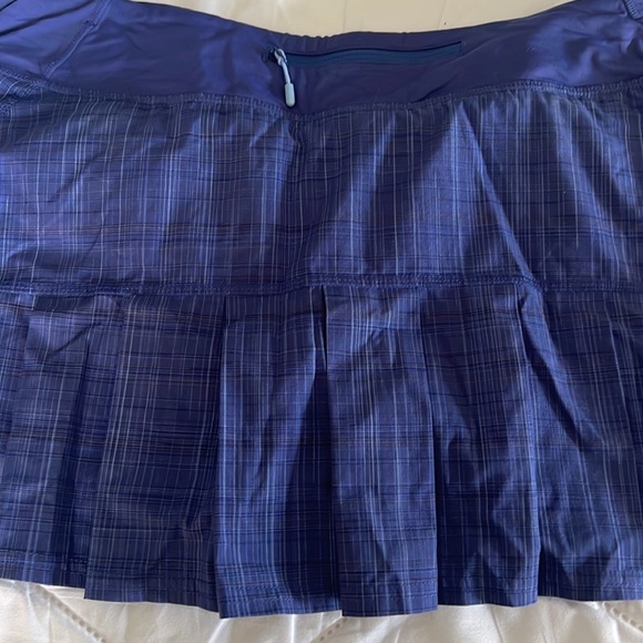 Lululemon pleated running skirt size 8 - Picture 4 of 5